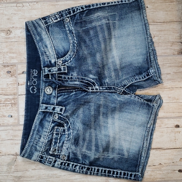 Shorts - Picture 2 of 3